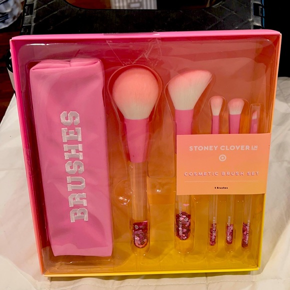 Stoney Clover Lane Other - Brand new make up brushes set